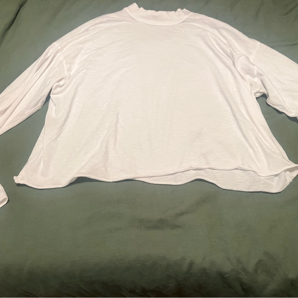 Aerie Long sleeve tee size L NWT